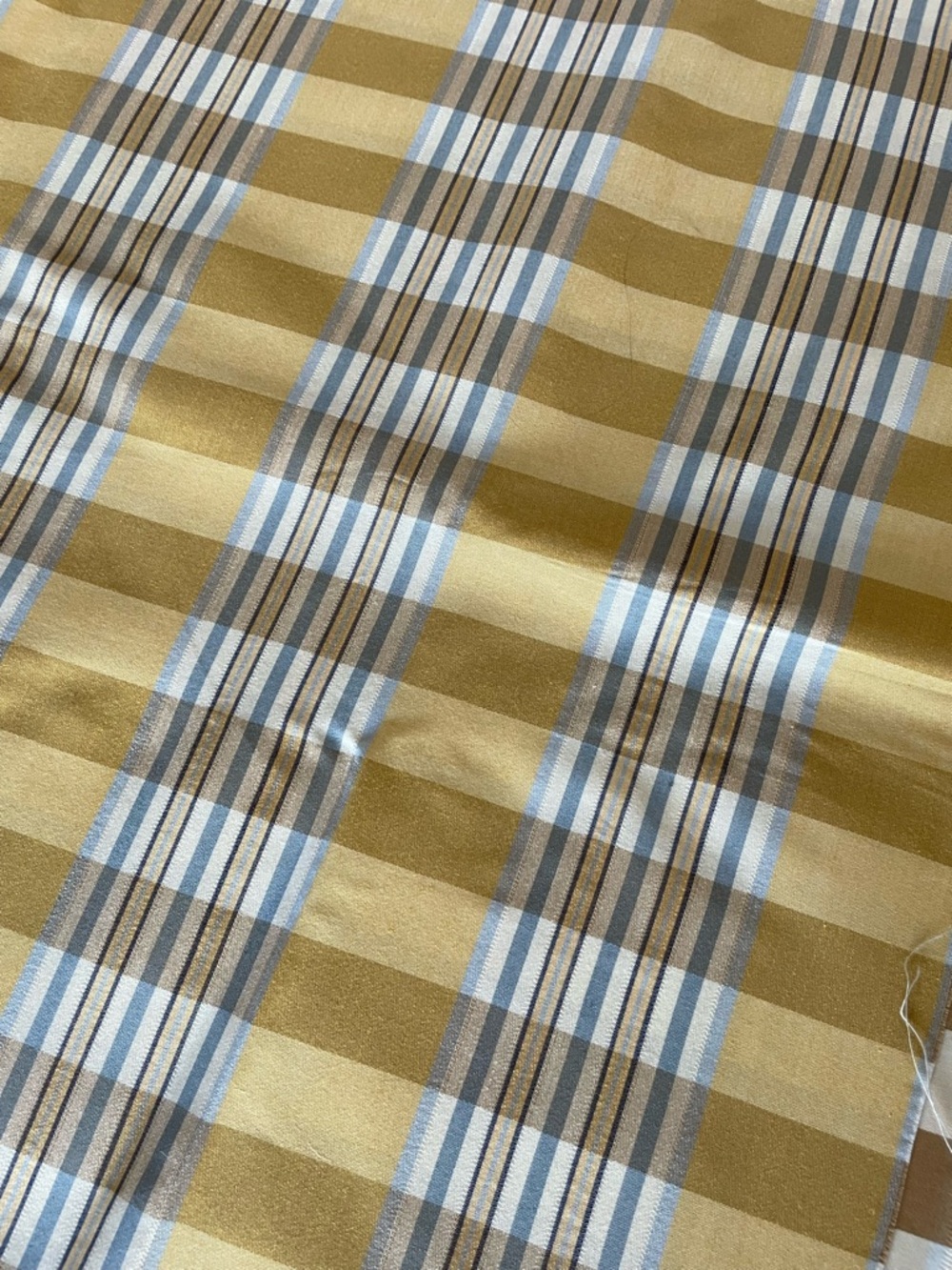 Beautiful Designer  Fabric 
approx 4.2 yards